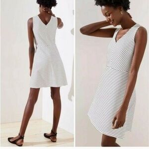 Loft Women’s Chevron Stripe Flare Dress Black White V-Neck Sleeveless Dress 8